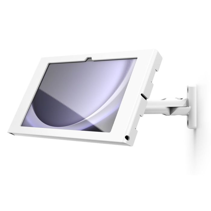 Zijaanzicht van de Compulocks Swing Apex wandhouder voor Samsung Galaxy Tab A11+, gemonteerd aan de muur.
