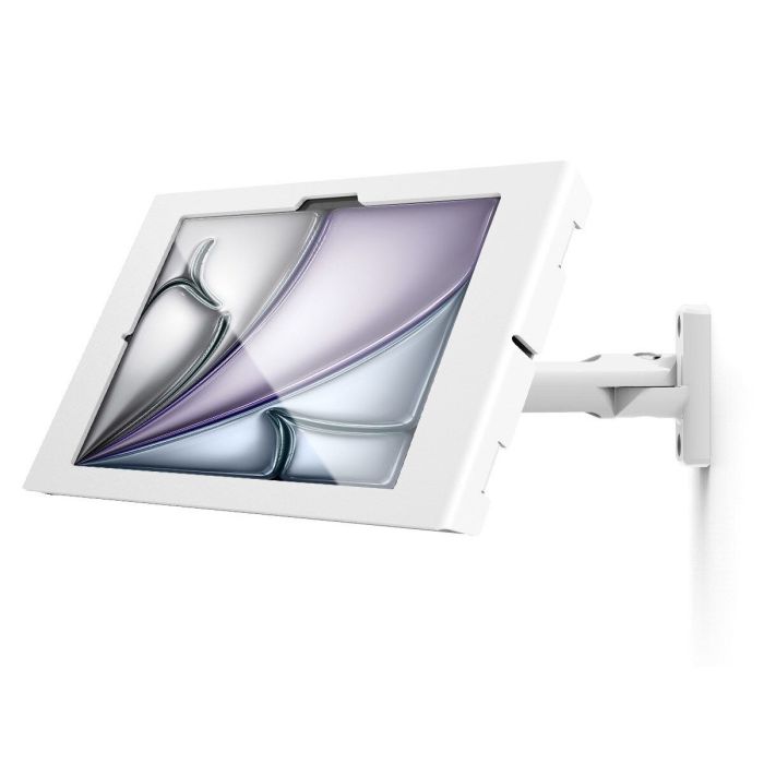 Hoekzicht van de Compulocks Swing Apex wandhouder voor iPad, gemonteerd aan de muur met een moderne uitstraling.