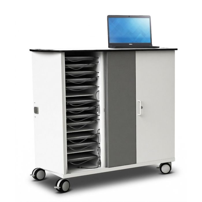 Zijaanzicht van de Zioxi Chromebook oplaadkar met open compartimenten voor 32 Chromebooks en een laptop op de bovenkant.