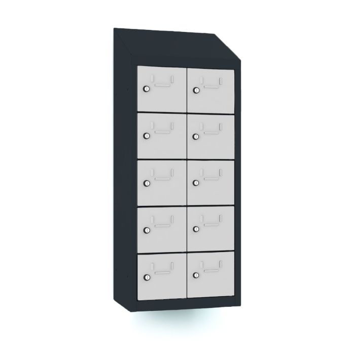 Studiofoto van de Lockeel telefoonlocker met 10 vakken en dichte deuren, schuin van voren bekeken met alle deuren gesloten en voorzien van sleutelslot.