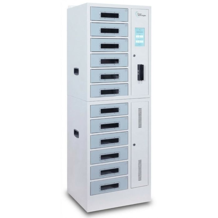 Zijaanzicht van de Power Technologies oplaadlocker SC-LOCKER-12 met 12 vakken en RFID-slot, gesloten en zonder kabels zichtbaar.