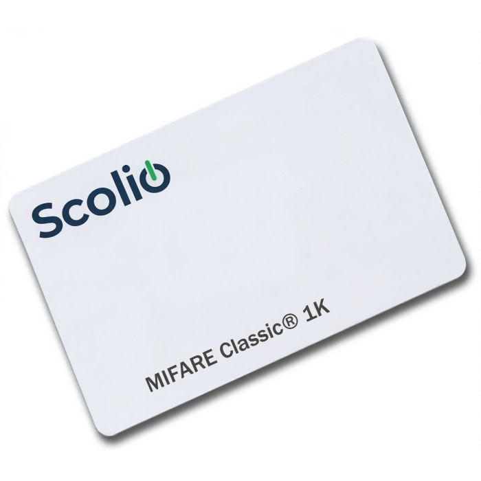 Close-up van de Scolio RFID gebruikerskaart met duidelijk zichtbare logo en MIFARE Classic 1K tekst.