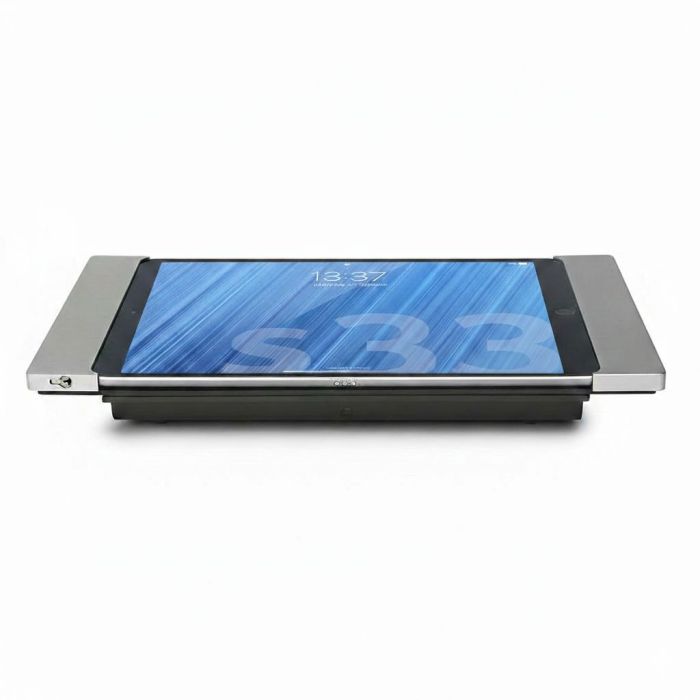 Zijaanzicht van de Smart Things sDock Fix tafelstandaard voor iPad Air 11 inch, met een zilveren afwerking en een iPad in gebruik.