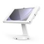 Zijaanzicht van de Compulocks Mast Apex tafelstandaard voor de Samsung Galaxy Tab A11+, met een schuin geplaatste tablet.