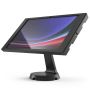 Zijaanzicht van de Compulocks Mast Apex tafelstandaard voor Samsung Galaxy Tab S10 Ultra in zwart, met een hellingshoek voor optimale zichtbaarheid.
