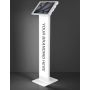 Studiofoto van de witte Compulocks BrandMe Lumina Apex vloerstandaard voor iPad Air 13 inch, schuin van voren gezien met verlichte reclamezuil.