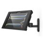 Zijaanzicht van de Compulocks Swing Apex wandhouder voor iPad Pro 11 inch, gemonteerd aan de muur met een verstelbare hoek.
