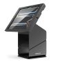 Zijaanzicht van de Compulocks tabletprinter kiosk met een iPad Pro 13 inch, zwart, in gebruik.