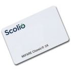 Close-up van de Scolio RFID gebruikerskaart met duidelijk zichtbare logo en MIFARE Classic 1K tekst.