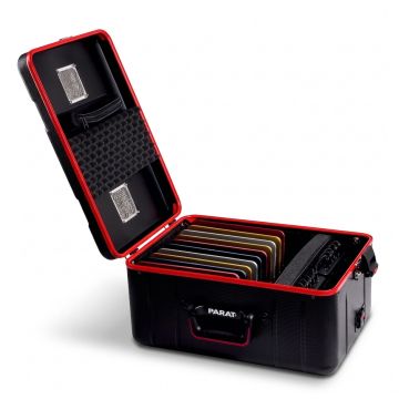 Open PARAT TC10 ACTIVE oplaadkoffer met zichtbare compartimenten voor 10 tablets tot 12.9 inch.