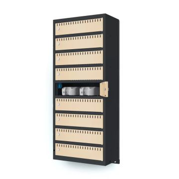 Zijaanzicht van de Lockeel wand laadlocker met 9 compartimenten, met een open compartiment en zichtbare laadpoorten.