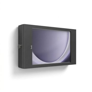 Zijaanzicht van de Compulocks Apex wandhouder voor Samsung Galaxy Tab A9, gemonteerd aan de muur met een strak ontwerp.