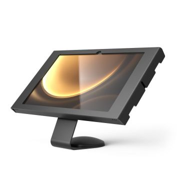 Zijaanzicht van de Compulocks Core Apex tafelhouder voor Samsung Galaxy Tab S10+, met een schuin geplaatste tablet.