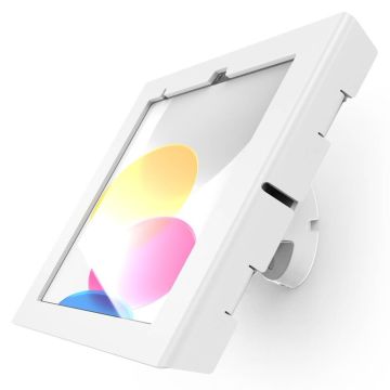 Close-up van de witte Compulocks Bow Swell wandhouder voor iPad, met een heldere weergave van het scherm en bevestigingsdetails.