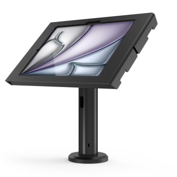 Zijaanzicht van de Compulocks Rise tafelhouder voor iPad Air, met een schuin geplaatste tablet in een zwarte houder.