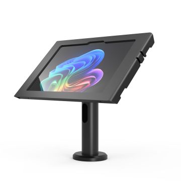 Zijaanzicht van de Compulocks Rise tafelhouder met een Microsoft Surface Pro 11, in een hoekige positie voor optimale zichtbaarheid.