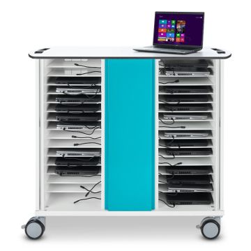 Zijaanzicht van de Zioxi laptop oplaadkar met open compartimenten voor 32 laptops en een laptop op de bovenkant.