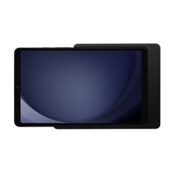Close-up van de Displine Companion Wall Home wandhouder met Samsung Galaxy Tab A11, zwart, met focus op de textuur en afwerking.
