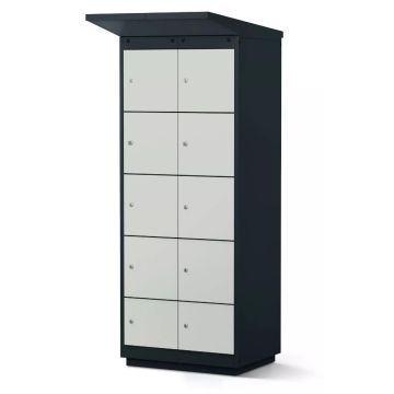 Vooraanzicht van de Lockeel fietsaccu laadlocker met 8 compartimenten en sleutelslot.