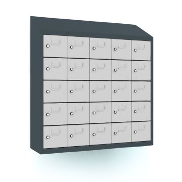 Studiofoto van de Lockeel telefoonlocker met 25 vakken en dichte deuren, schuin vooraanzicht van de grijze wandkast met individuele sleutelsloten.
