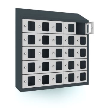 Schuin vooraanzicht van de Lockeel telefoonlocker met 25 vakken, waarbij één van de deurtjes met sleutelslot openstaat voor een duidelijk overzicht.