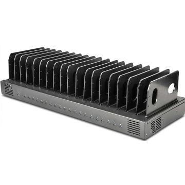 Zijaanzicht van het Torvik OLS-20 oplaadstation met 20 USB-C poorten en open compartimenten voor apparaten.