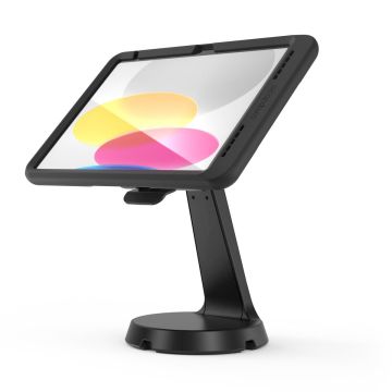 Studio productfoto van de zwarte Compulocks Mast PowerMove tafelstandaard voor iPad 11 inch (2025), getoond vanuit een schuin aanzicht van opzij.